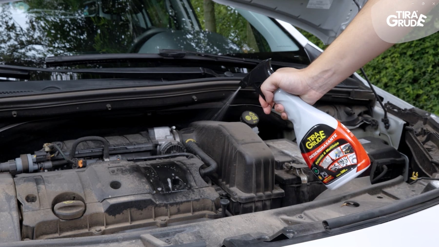 Tira_Grude_Desengraxante_Quimatic-em_motor.jpg
